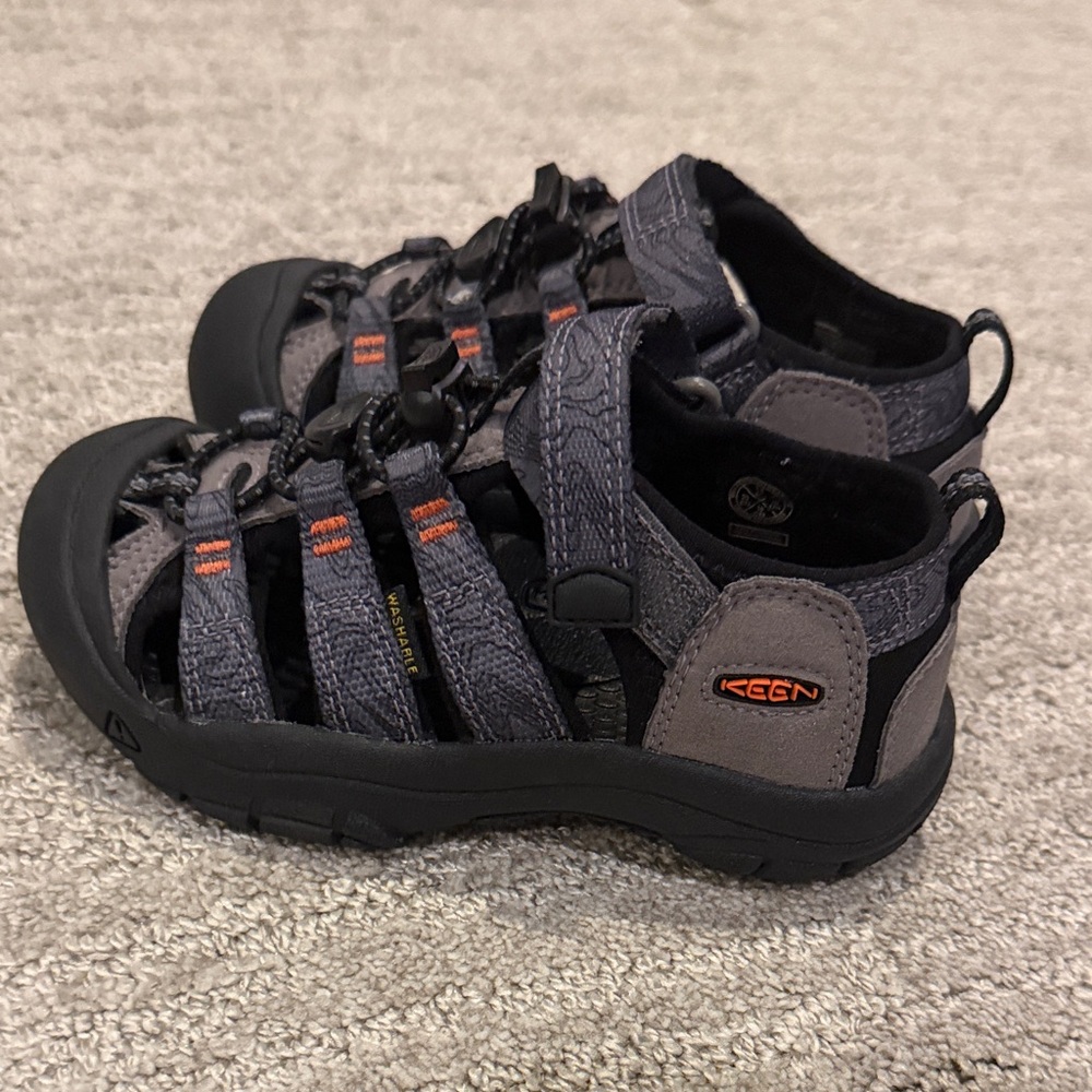KEEN Little Kids' Black and Gray Outdoor Sandals Boys 11 H2 Newport Shoes
